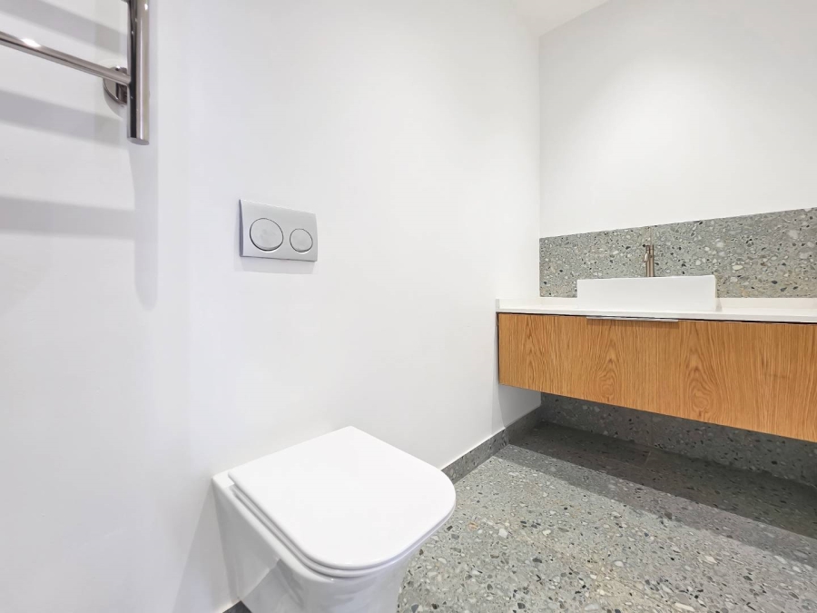 To Let 2 Bedroom Property for Rent in Green Point Western Cape